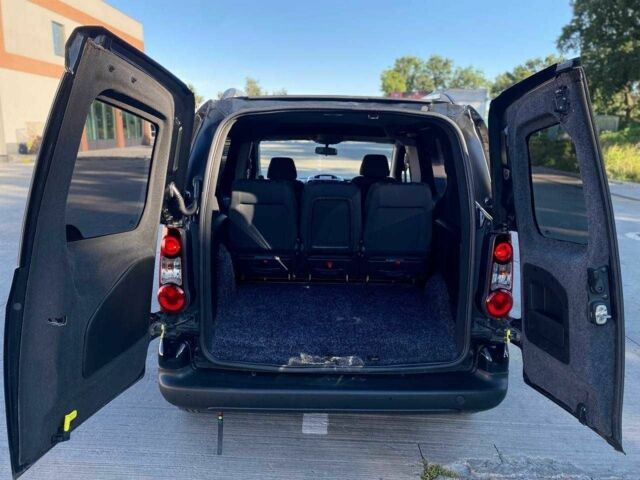 Чорний Пежо Partner, об'ємом двигуна 1.6 л та пробігом 249 тис. км за 8690 $, фото 14 на Automoto.ua