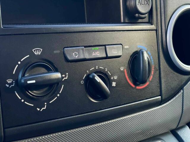 Чорний Пежо Partner, об'ємом двигуна 1.6 л та пробігом 249 тис. км за 8690 $, фото 21 на Automoto.ua