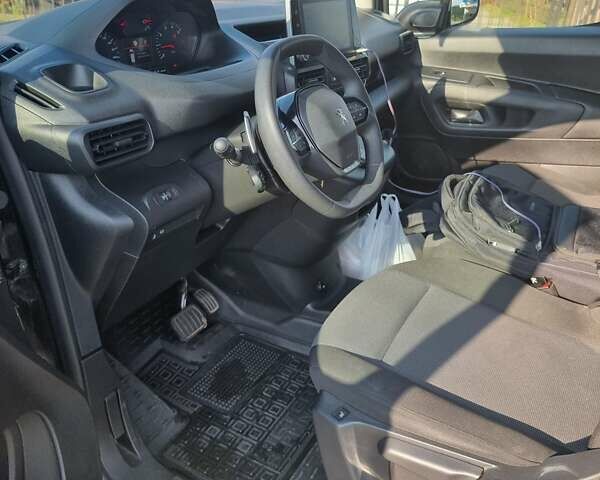 Черный Пежо Partner, объемом двигателя 1.5 л и пробегом 18 тыс. км за 17700 $, фото 23 на Automoto.ua