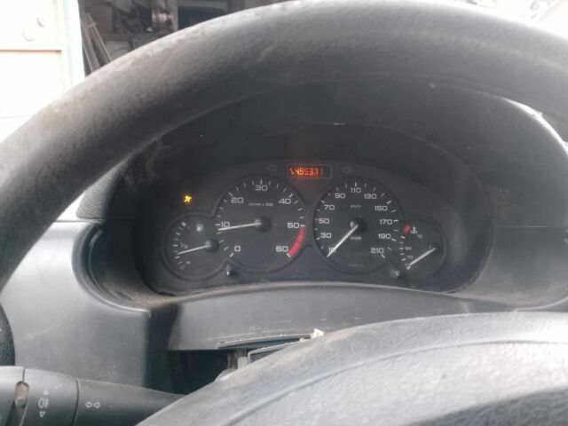 Червоний Пежо Partner, об'ємом двигуна 2 л та пробігом 490 тис. км за 1200 $, фото 9 на Automoto.ua