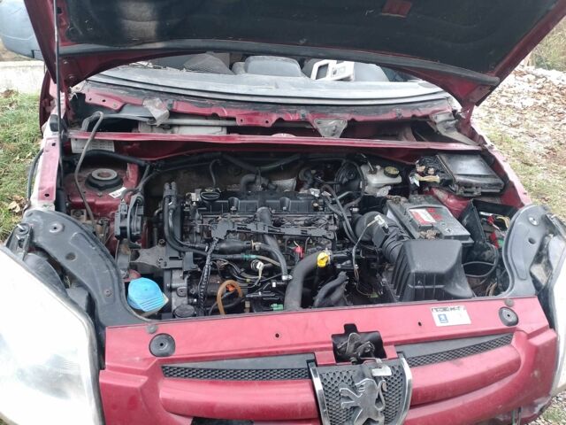 Червоний Пежо Partner, об'ємом двигуна 2 л та пробігом 490 тис. км за 1200 $, фото 2 на Automoto.ua