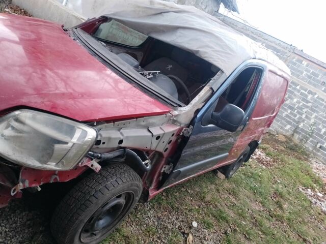 Червоний Пежо Partner, об'ємом двигуна 2 л та пробігом 490 тис. км за 1200 $, фото 7 на Automoto.ua