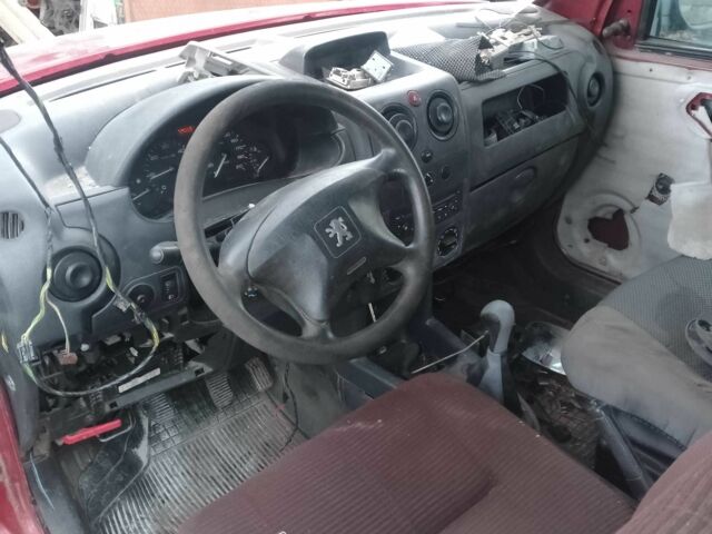 Червоний Пежо Partner, об'ємом двигуна 2 л та пробігом 490 тис. км за 1200 $, фото 10 на Automoto.ua