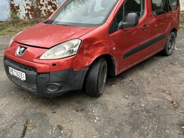Червоний Пежо Partner, об'ємом двигуна 1.6 л та пробігом 300 тис. км за 3150 $, фото 5 на Automoto.ua