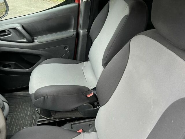 Червоний Пежо Partner, об'ємом двигуна 1.6 л та пробігом 300 тис. км за 3150 $, фото 9 на Automoto.ua