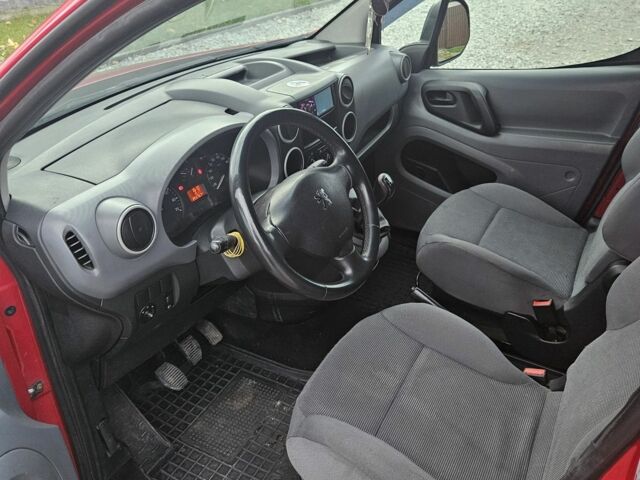 Красный Пежо Partner, объемом двигателя 1.6 л и пробегом 254 тыс. км за 4300 $, фото 5 на Automoto.ua