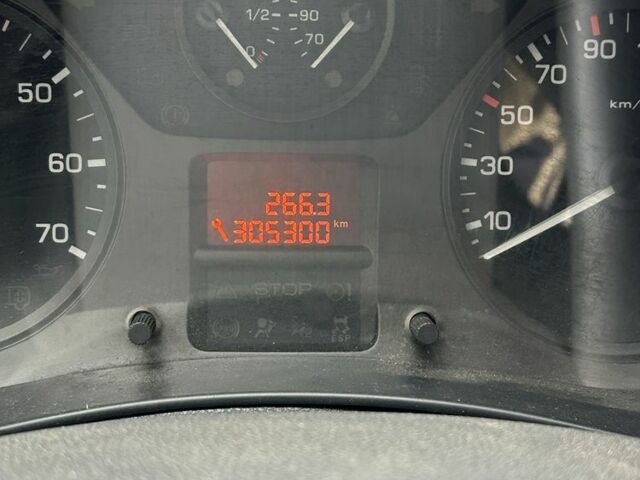 Червоний Пежо Partner, об'ємом двигуна 1.6 л та пробігом 300 тис. км за 3150 $, фото 10 на Automoto.ua