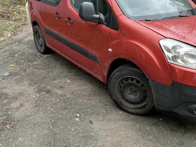 Червоний Пежо Partner, об'ємом двигуна 1.6 л та пробігом 300 тис. км за 3150 $, фото 11 на Automoto.ua