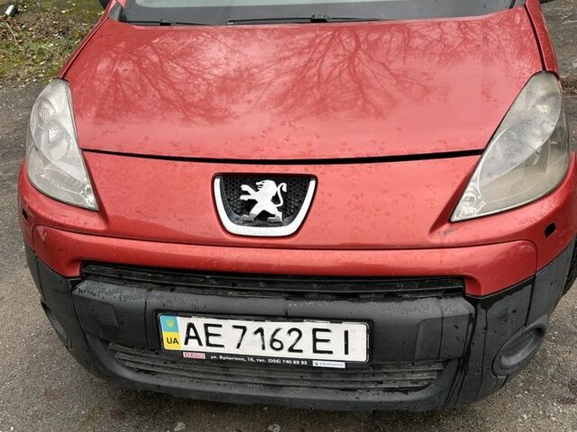 Червоний Пежо Partner, об'ємом двигуна 1.6 л та пробігом 300 тис. км за 3150 $, фото 1 на Automoto.ua