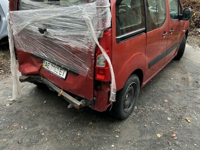 Червоний Пежо Partner, об'ємом двигуна 1.6 л та пробігом 300 тис. км за 3150 $, фото 3 на Automoto.ua