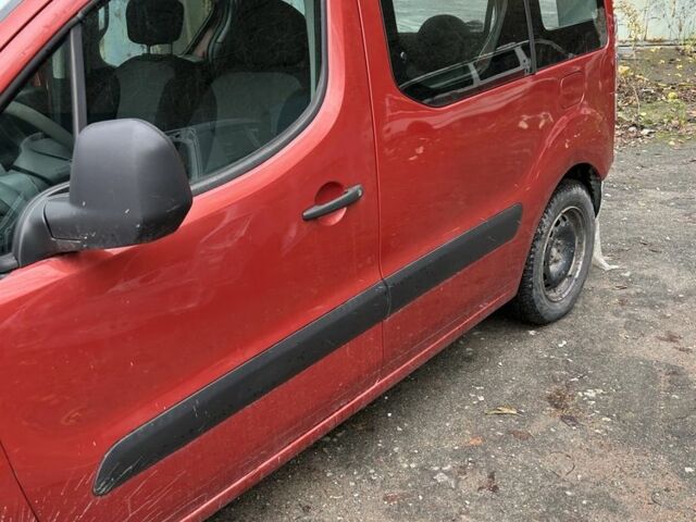 Червоний Пежо Partner, об'ємом двигуна 1.6 л та пробігом 300 тис. км за 3150 $, фото 7 на Automoto.ua