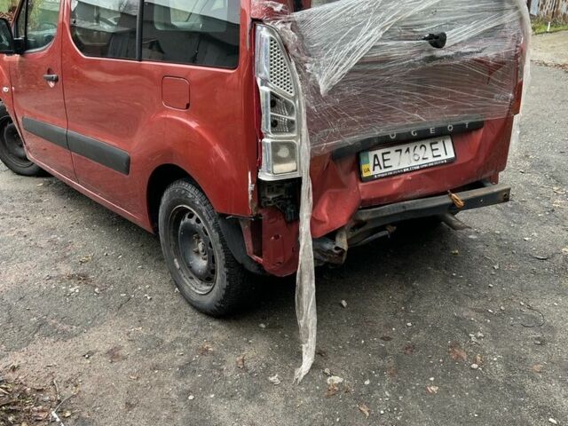 Червоний Пежо Partner, об'ємом двигуна 1.6 л та пробігом 300 тис. км за 3150 $, фото 4 на Automoto.ua