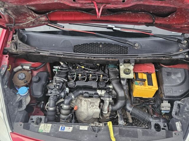 Красный Пежо Partner, объемом двигателя 1.6 л и пробегом 254 тыс. км за 4300 $, фото 6 на Automoto.ua