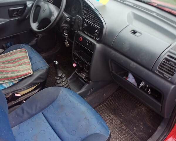 Червоний Пежо Partner, об'ємом двигуна 2 л та пробігом 394 тис. км за 2000 $, фото 4 на Automoto.ua