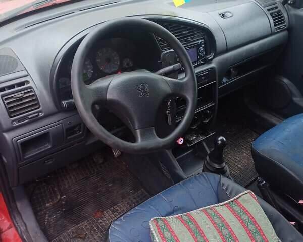 Червоний Пежо Partner, об'ємом двигуна 2 л та пробігом 394 тис. км за 2000 $, фото 9 на Automoto.ua