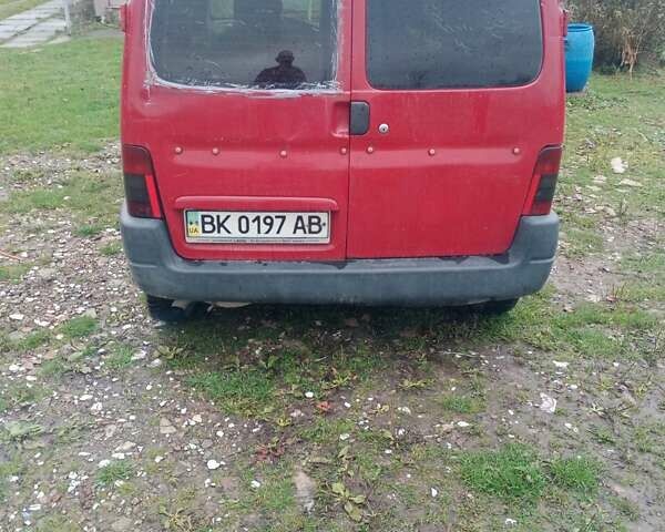 Червоний Пежо Partner, об'ємом двигуна 2 л та пробігом 394 тис. км за 2000 $, фото 2 на Automoto.ua