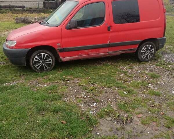 Червоний Пежо Partner, об'ємом двигуна 2 л та пробігом 394 тис. км за 2000 $, фото 1 на Automoto.ua