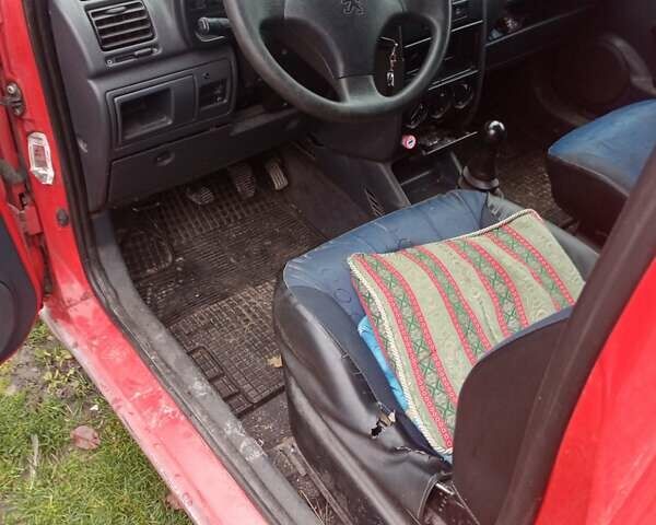 Червоний Пежо Partner, об'ємом двигуна 2 л та пробігом 394 тис. км за 2000 $, фото 5 на Automoto.ua