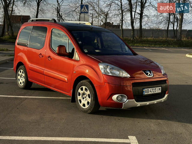 Красный Пежо Partner, объемом двигателя 1.56 л и пробегом 260 тыс. км за 8350 $, фото 2 на Automoto.ua