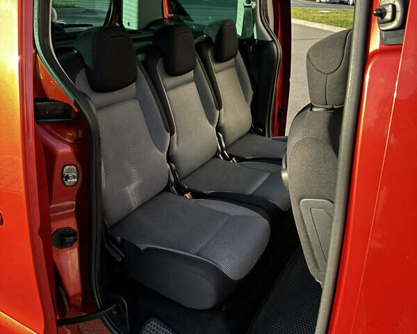 Красный Пежо Partner, объемом двигателя 1.56 л и пробегом 260 тыс. км за 8350 $, фото 21 на Automoto.ua