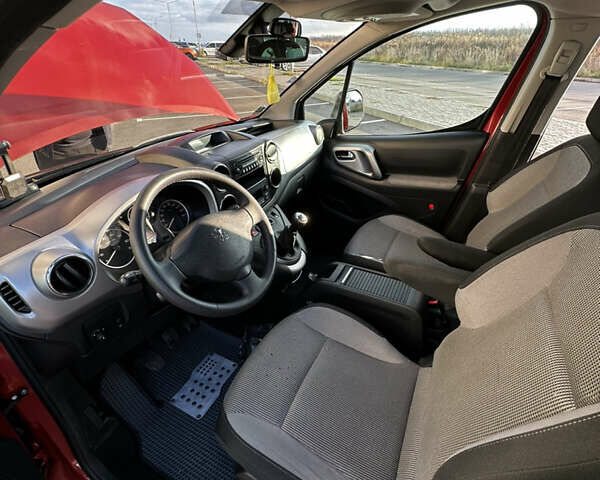Красный Пежо Partner, объемом двигателя 1.56 л и пробегом 260 тыс. км за 8350 $, фото 11 на Automoto.ua