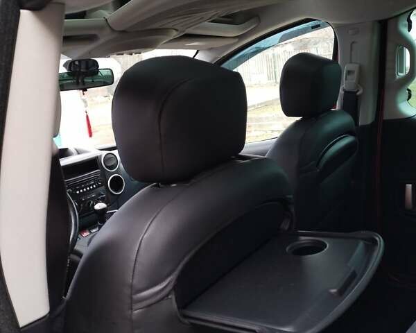 Красный Пежо Partner, объемом двигателя 1.6 л и пробегом 218 тыс. км за 7900 $, фото 11 на Automoto.ua