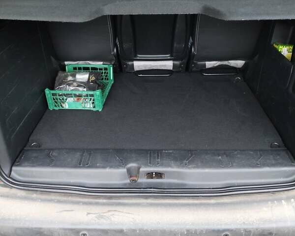 Красный Пежо Partner, объемом двигателя 1.6 л и пробегом 218 тыс. км за 7900 $, фото 17 на Automoto.ua