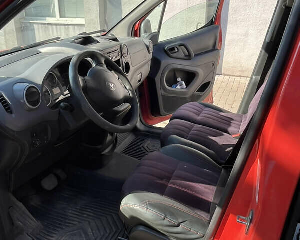 Красный Пежо Partner, объемом двигателя 0 л и пробегом 135 тыс. км за 7900 $, фото 8 на Automoto.ua
