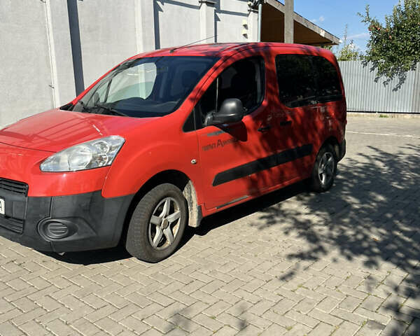 Красный Пежо Partner, объемом двигателя 0 л и пробегом 135 тыс. км за 7900 $, фото 2 на Automoto.ua