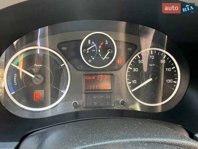 Красный Пежо Partner, объемом двигателя 0 л и пробегом 135 тыс. км за 7900 $, фото 9 на Automoto.ua