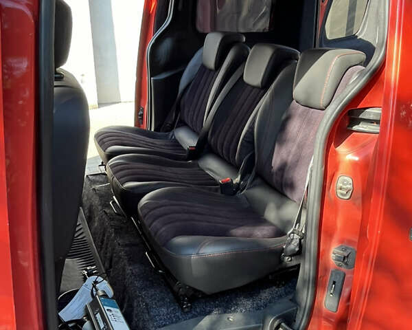 Красный Пежо Partner, объемом двигателя 0 л и пробегом 135 тыс. км за 7900 $, фото 7 на Automoto.ua