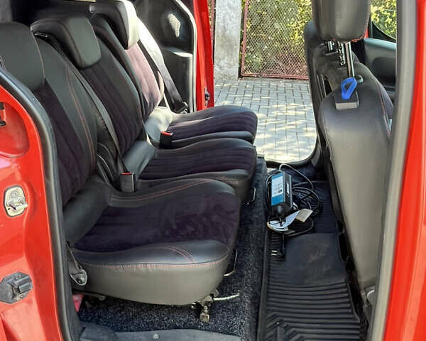 Красный Пежо Partner, объемом двигателя 0 л и пробегом 135 тыс. км за 7900 $, фото 5 на Automoto.ua