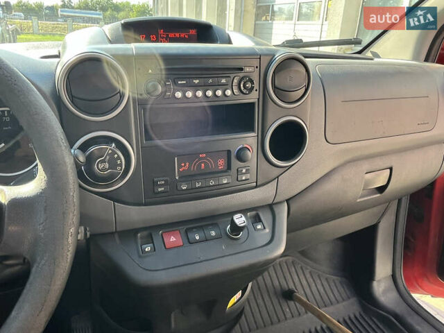 Красный Пежо Partner, объемом двигателя 0 л и пробегом 135 тыс. км за 7900 $, фото 11 на Automoto.ua
