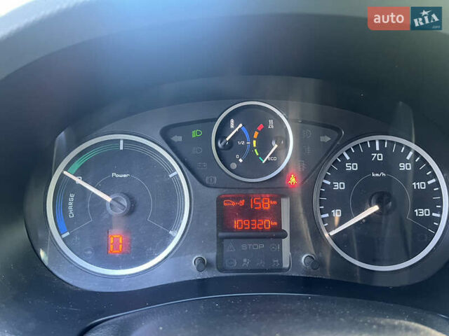 Красный Пежо Partner, объемом двигателя 0 л и пробегом 135 тыс. км за 7900 $, фото 10 на Automoto.ua