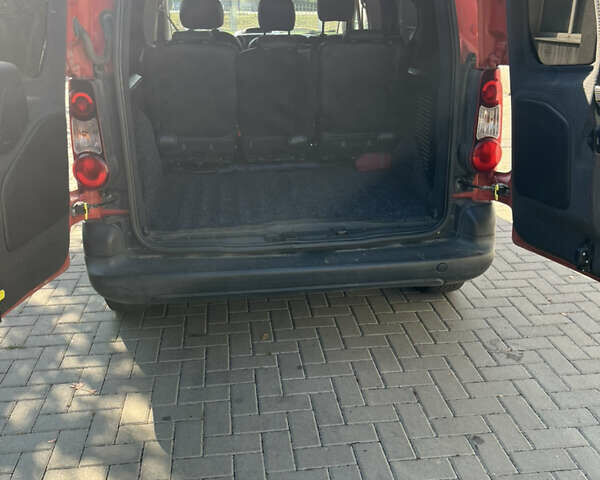 Красный Пежо Partner, объемом двигателя 0 л и пробегом 135 тыс. км за 7900 $, фото 4 на Automoto.ua