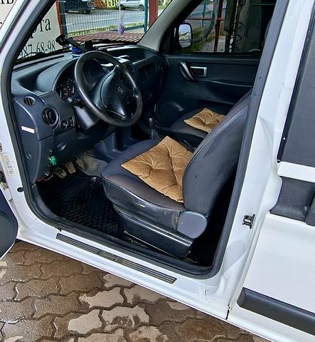 Пежо Partner, объемом двигателя 1.9 л и пробегом 292 тыс. км за 3799 $, фото 3 на Automoto.ua