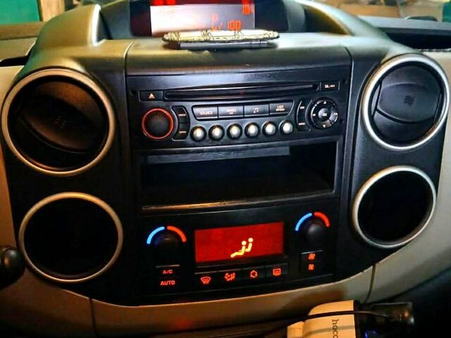 Пежо Partner, объемом двигателя 1.6 л и пробегом 300 тыс. км за 9500 $, фото 3 на Automoto.ua