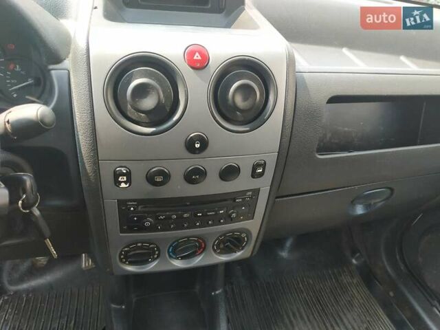 Желтый Пежо Partner, объемом двигателя 2 л и пробегом 206 тыс. км за 2500 $, фото 8 на Automoto.ua