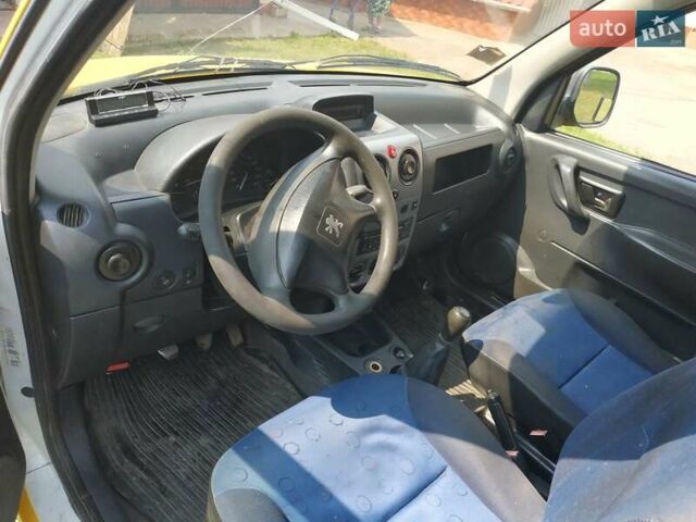 Желтый Пежо Partner, объемом двигателя 2 л и пробегом 206 тыс. км за 2500 $, фото 6 на Automoto.ua