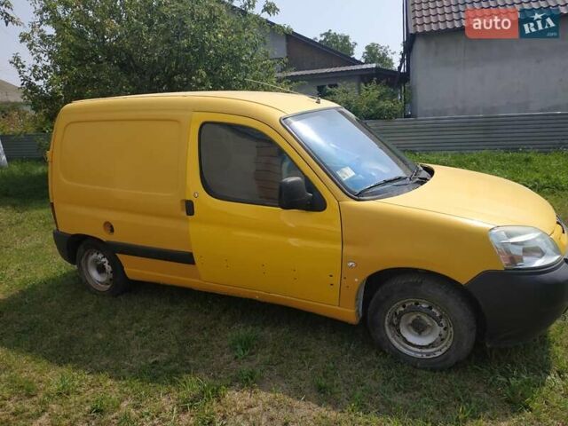 Желтый Пежо Partner, объемом двигателя 2 л и пробегом 206 тыс. км за 2500 $, фото 2 на Automoto.ua