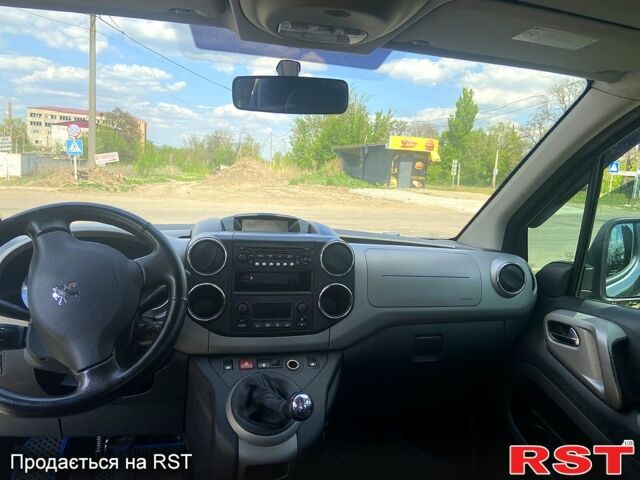 Серый Пежо Partner, объемом двигателя 1.6 л и пробегом 261 тыс. км за 7500 $, фото 7 на Automoto.ua