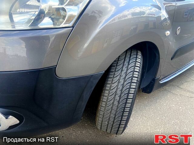 Серый Пежо Partner, объемом двигателя 1.6 л и пробегом 261 тыс. км за 7500 $, фото 6 на Automoto.ua