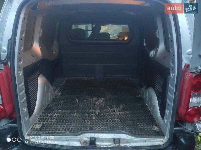 Сірий Пежо Partner, об'ємом двигуна 1.6 л та пробігом 310 тис. км за 4800 $, фото 3 на Automoto.ua