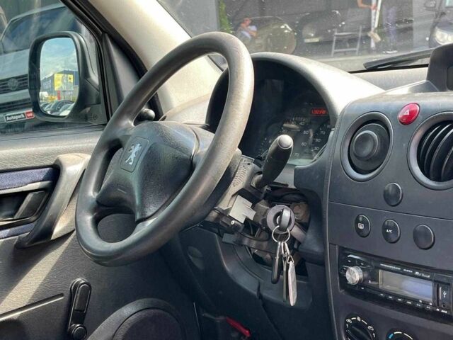 Серый Пежо Partner, объемом двигателя 1.4 л и пробегом 282 тыс. км за 1890 $, фото 13 на Automoto.ua