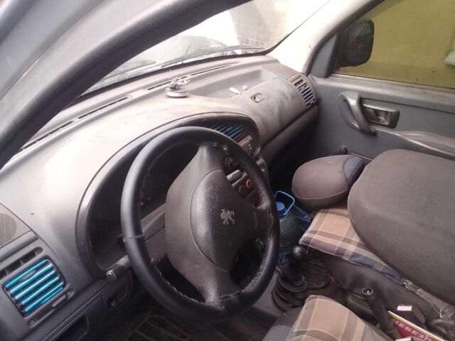 Сірий Пежо Partner, об'ємом двигуна 2 л та пробігом 1000 тис. км за 1700 $, фото 4 на Automoto.ua