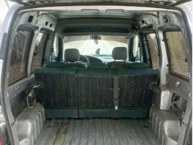 Серый Пежо Partner, объемом двигателя 2 л и пробегом 450 тыс. км за 1200 $, фото 7 на Automoto.ua