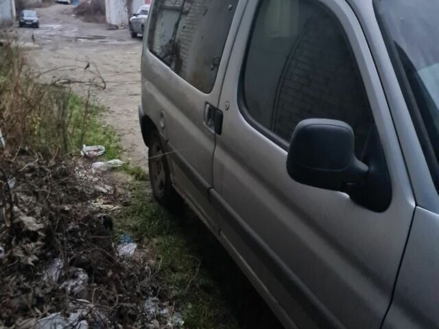 Серый Пежо Partner, объемом двигателя 2 л и пробегом 450 тыс. км за 1200 $, фото 3 на Automoto.ua