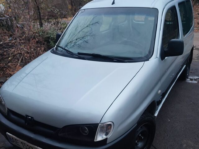 Серый Пежо Partner, объемом двигателя 0 л и пробегом 90 тыс. км за 3200 $, фото 2 на Automoto.ua