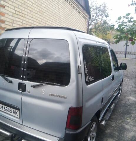 Серый Пежо Partner, объемом двигателя 2 л и пробегом 280 тыс. км за 3700 $, фото 6 на Automoto.ua