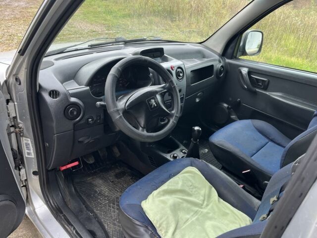 Серый Пежо Partner, объемом двигателя 1.9 л и пробегом 265 тыс. км за 2350 $, фото 5 на Automoto.ua